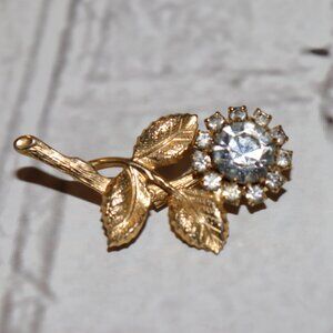 🌼 Vintage Gold Flower Brooch – Rhinestone Center – 1.75" Long  💛